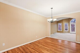 1001 Loxford Terrace in Silver Spring, MD - Building Photo - Building Photo