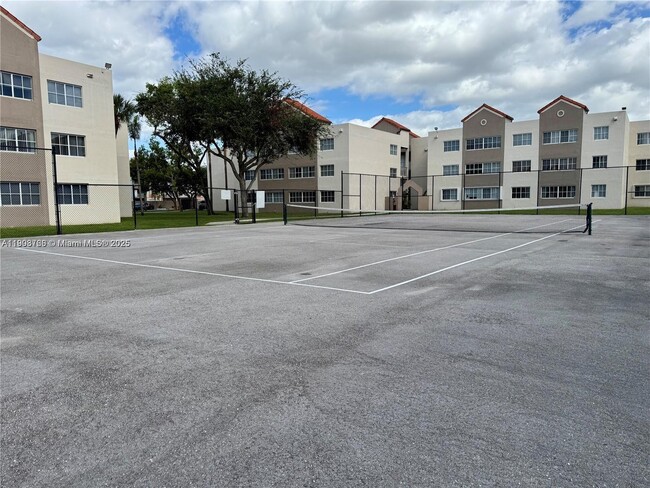 6175 NW 186th St in Hialeah, FL - Building Photo - Building Photo