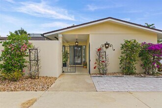 7215 Westmoreland Dr in Sarasota, FL - Building Photo - Building Photo