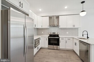 5633 Warrington Ave in Philadelphia, PA - Building Photo - Building Photo