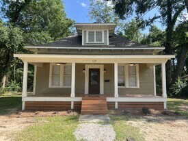 134 W 5th St in Hattiesburg, MS - Building Photo