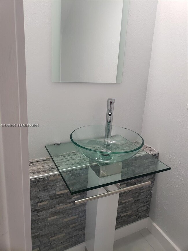 8031 NW 8th St in Miami, FL - Building Photo - Building Photo