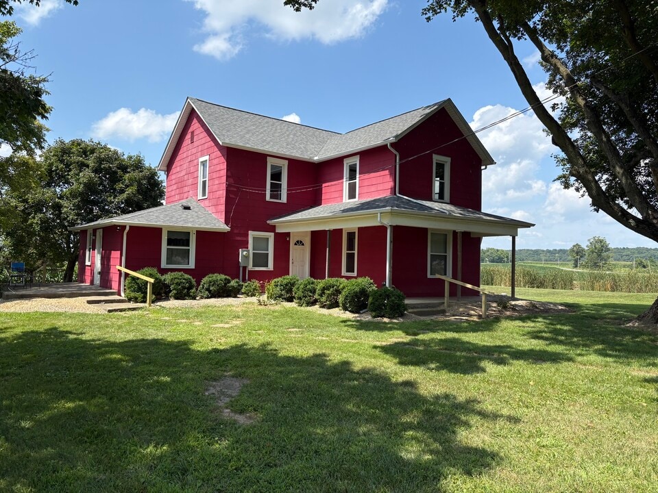 6455 Lithopolis Rd in Carroll, OH - Building Photo