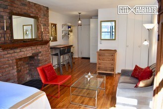 250 W 15th St-Unit -2B in New York, NY - Building Photo - Building Photo