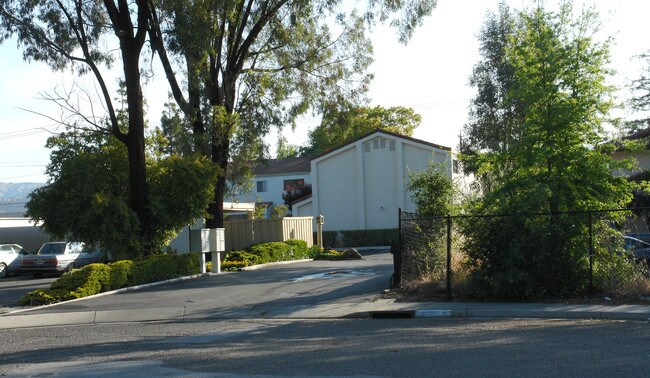 200-220 Berry Ct in Morgan Hill, CA - Building Photo - Building Photo