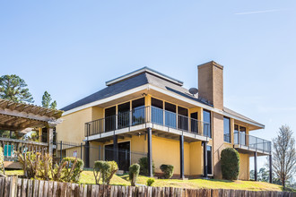 Cross Lake Apartments in Shreveport, LA - Foto de edificio - Building Photo