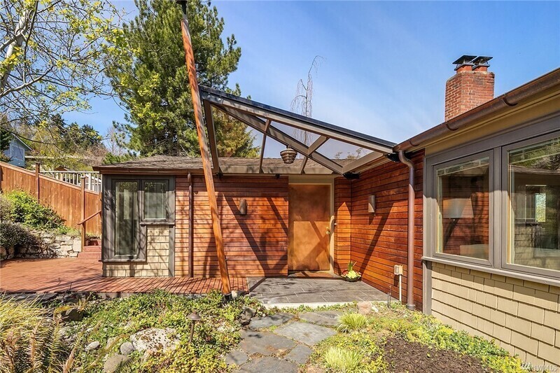 7722 58th Ave NE in Seattle, WA - Building Photo