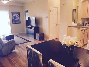 2444 S Kinnickinnic Ave in Milwaukee, WI - Building Photo - Building Photo