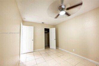 131 NW 57th St in Oakland Park, FL - Building Photo - Building Photo