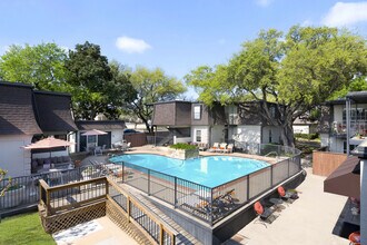 Monticello Apartments in Fort Worth, TX - Building Photo - Building Photo