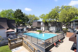 Monticello Apartments in Fort Worth, TX - Building Photo - Building Photo