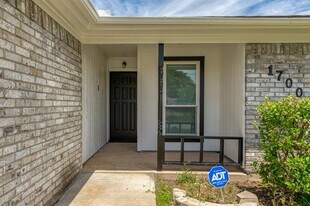 1700 Willow Vale Dr in Fort Worth, TX - Building Photo