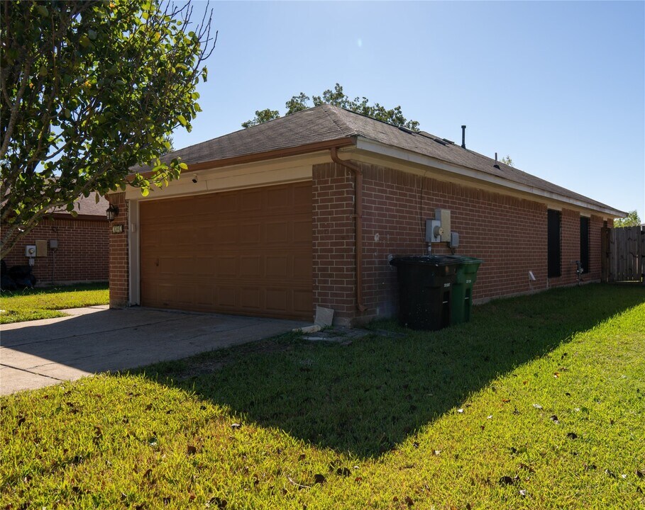 3343 Bandell Dr in Houston, TX - Building Photo