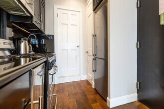 697 10th Ave in New York, NY - Building Photo - Building Photo