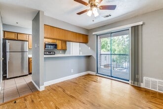 2352-2354 Little Pocket in Dallas, TX - Building Photo - Interior Photo