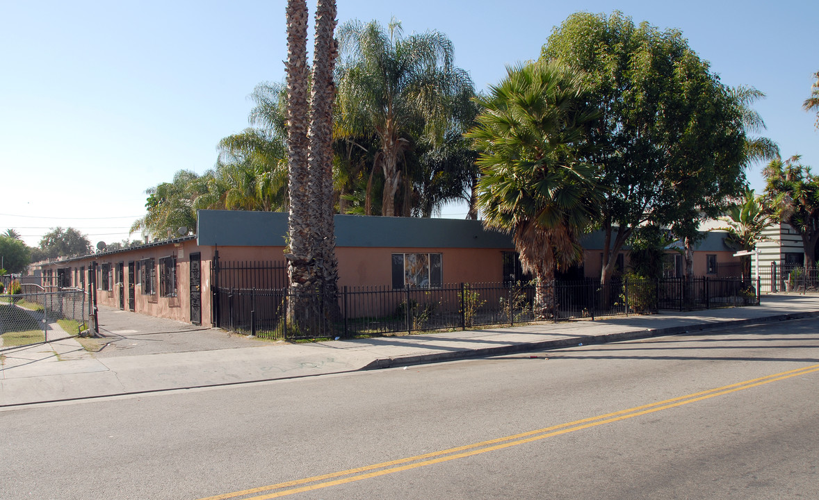 1184 W 39th St in Los Angeles, CA - Building Photo