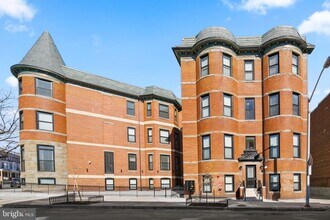 2201 Brookfield Ave in Baltimore, MD - Foto de edificio - Building Photo
