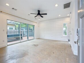 1105 Fiesta St in Austin, TX - Building Photo - Building Photo