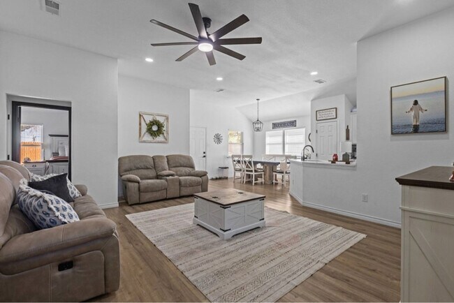 2912 Boardwalk in Midland, TX - Foto de edificio - Building Photo