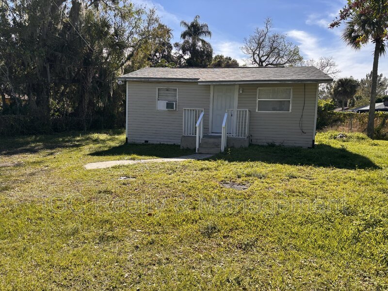 1405 Jackson St in Cocoa, FL - Building Photo