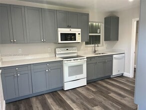 2837 NW 8th St in Fort Lauderdale, FL - Building Photo - Building Photo