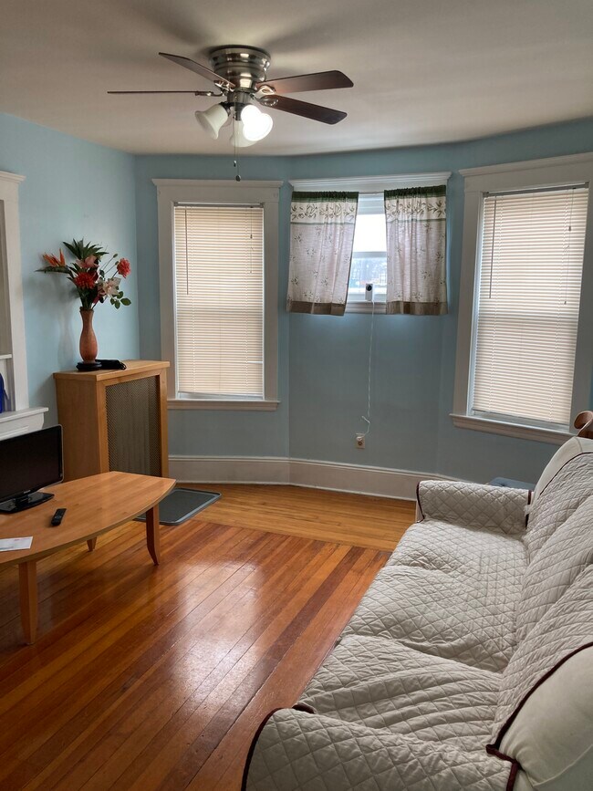 44 Woodbine St in Quincy, MA - Building Photo - Building Photo