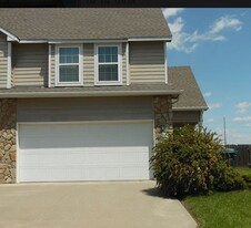 2436 Surrey Dr in Lawrence, KS - Building Photo