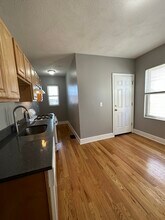 56 Everton St, Unit 1 in Boston, MA - Foto de edificio - Building Photo