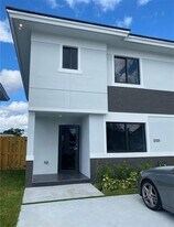 3721 SW 88th Pl in Miami, FL - Building Photo