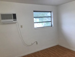 7130 W 11th Ct-Unit -7130 - 17 in Hialeah, FL - Building Photo - Building Photo