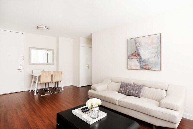 401 E 34th St in New York, NY - Building Photo - Building Photo