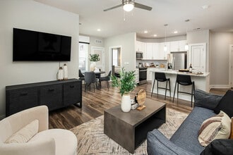 Abberly Commons Apartment Homes in Charlotte, NC - Building Photo - Building Photo