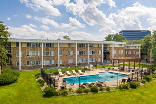 Normandale Lake Estates in Bloomington, MN - Building Photo