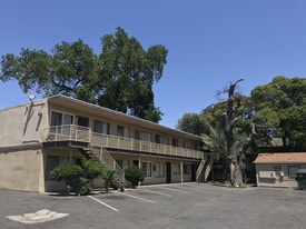 California Oaks Apartments in Stockton, CA - Building Photo