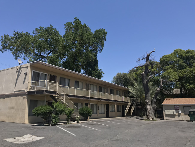 California Oaks Apartments