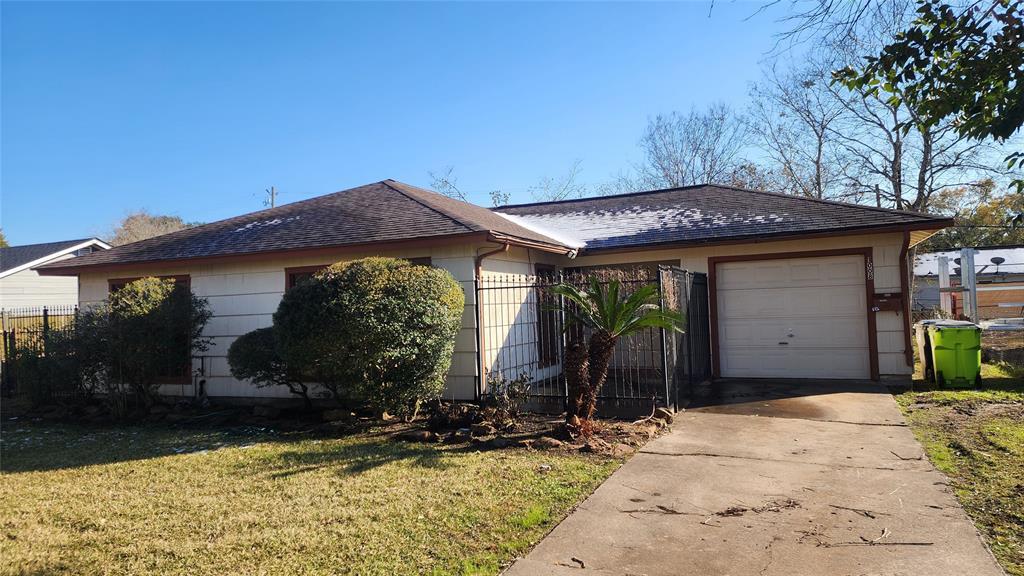 1008 Lindsey Dr in Rosenberg, TX - Building Photo