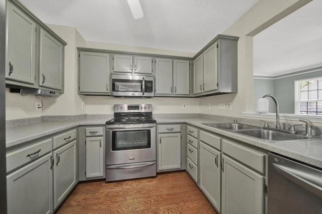 12600 Diamond Dr in Pineville, NC - Foto de edificio - Building Photo