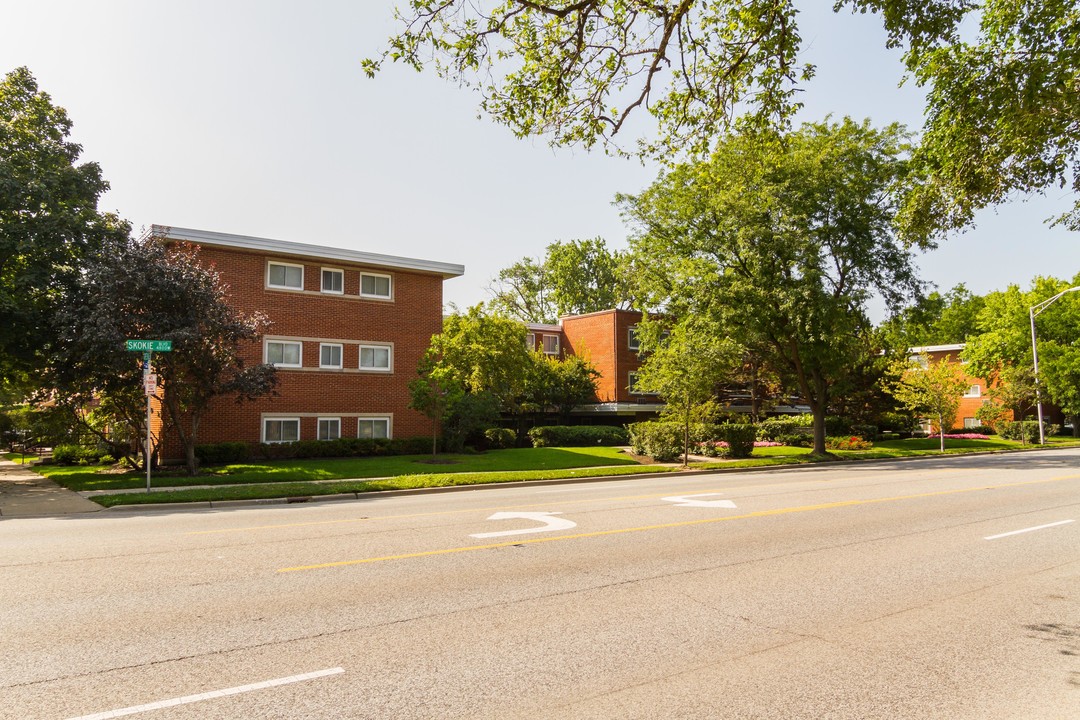 Garden House in Skokie, IL - Building Photo