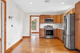 75 Albany St-Unit -#3 in Poughkeepsie, NY - Foto de edificio - Building Photo