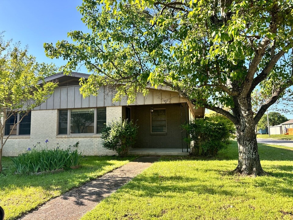 171 S W 5th St in Healdton, OK - Building Photo