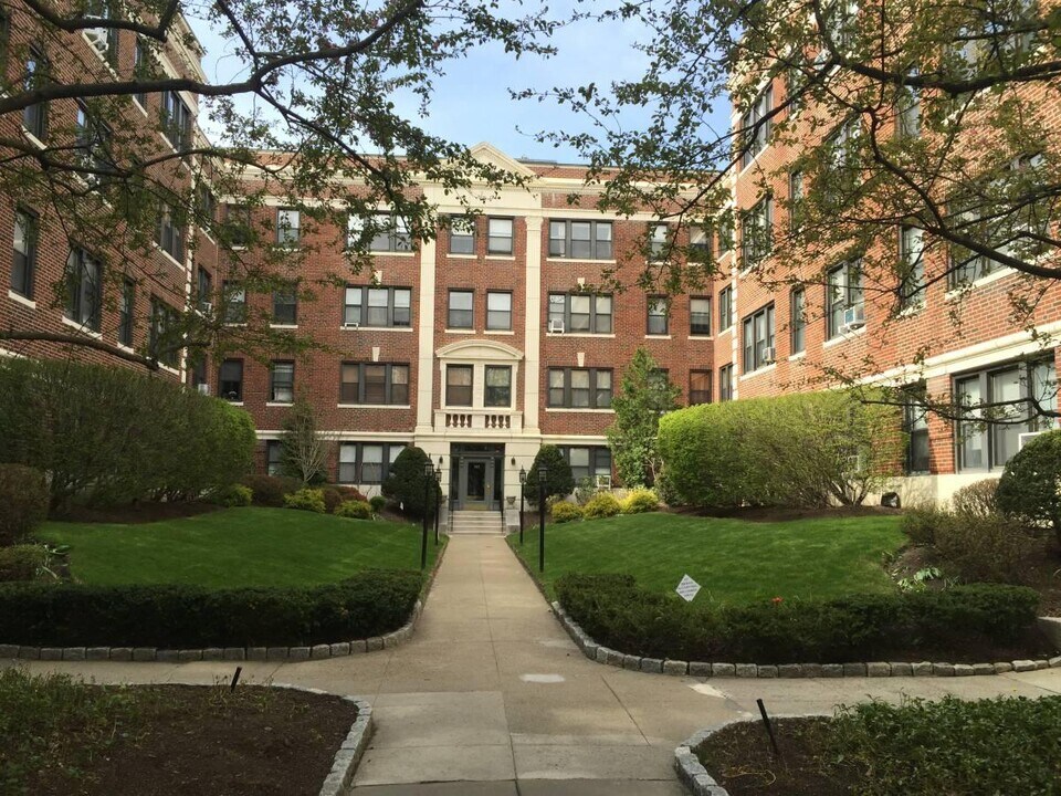 141 Englewood Ave, Unit 2 in Boston, MA - Foto de edificio