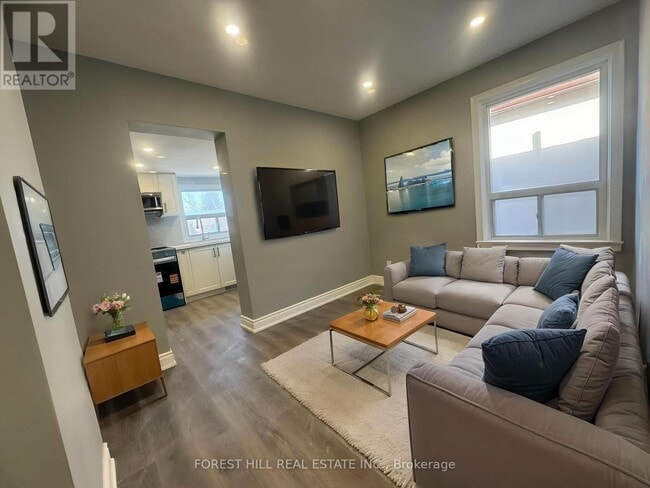 property at 32 Earlscourt Ave