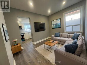 32 Earlscourt Ave in Toronto, ON - Building Photo - Building Photo