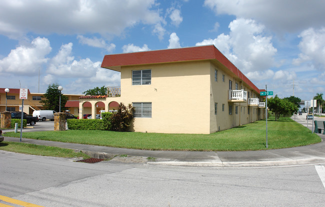 Galloway Court Apartments in Miami, FL - Building Photo - Building Photo