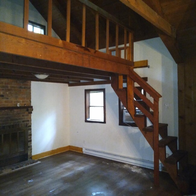 128 Cabin Ln in Chapel Hill, NC - Foto de edificio - Building Photo