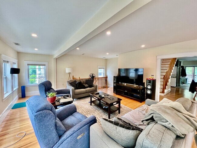 70 Edenfield Ave, Unit 2 in Watertown, MA - Building Photo - Building Photo