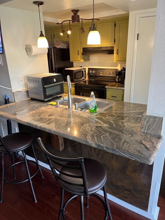 16723 Arbor Cir in Huntington Beach, CA - Building Photo
