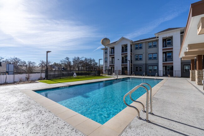 Red Oaks in Austin, TX - Building Photo - Building Photo