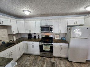 819 E 24th Ave in New Smyrna Beach, FL - Building Photo - Building Photo