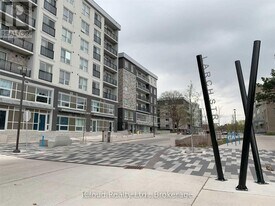 275 Larch St in Waterloo, ON - Building Photo